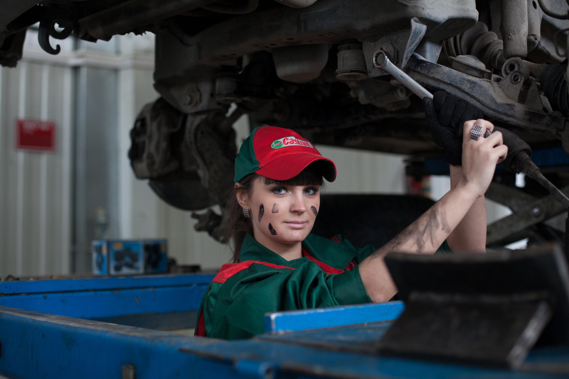 8 Safety Practices to Follow When Changing Your Vehicle's Oil